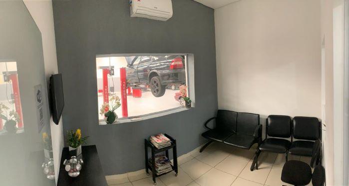 Sala de espera de oficina mecânica
